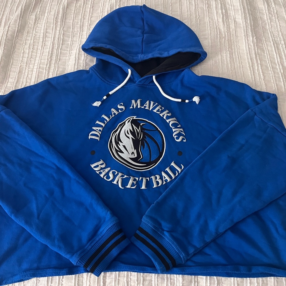 New Era Blue Dallas Mavericks Cropped Hooded Sweatshirt